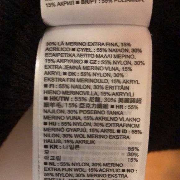 GAP V-neck sweater. Size S. NWT! - Picture 9 of 10